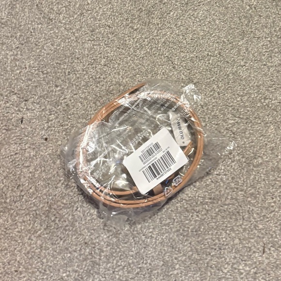 NWT Old Navy Faux-Leather Belt - Picture 2 of 3